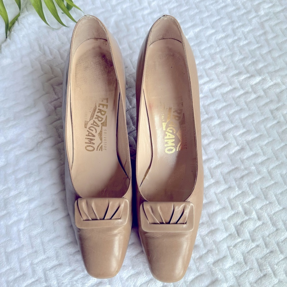 Salvatore Ferragamo Women's Tan Leather Square-Toe Pumps 7N